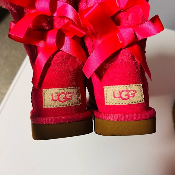 Uggs kids Bailey bow Boots excellent condition - Picture 10 of 10
